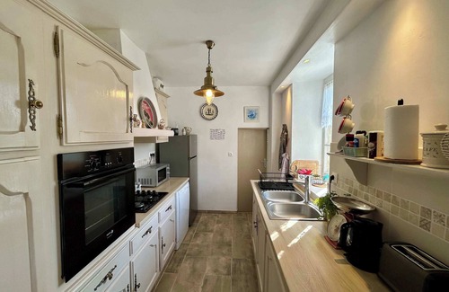 Tredrez-Locquemeau Casa | Peaceful Breton cottage for 4