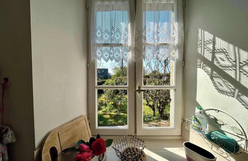 Tredrez-Locquemeau Casa | Peaceful Breton cottage for 4