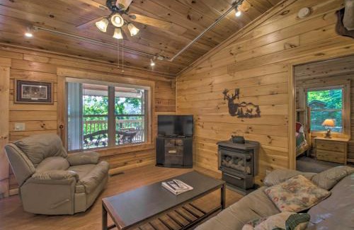 Bryson City Casa | Peaceful Bryson City Cabin - Fire Pit and Hot Tub!