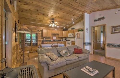 Bryson City Casa | Peaceful Bryson City Cabin - Fire Pit and Hot Tub!