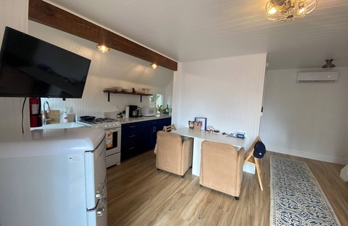 Crestline Cabina | Peaceful cabin among oaks. Perfect for relaxing, reading, yoga, meditation.