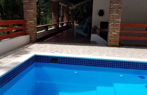 La Vega Province Villa | Cabina pacífica, en seguridad de los Alpes Dominicanos 24/7, clima muy agradable.