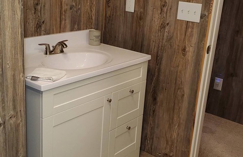 Thompsonville Casa | Peaceful Cabin in Thompsonville - Minutes from Crystal Mountain. Sleeps 6