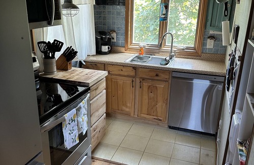 Stonewall Cabina | Peaceful Cabin near Bay River Pet-friendly!