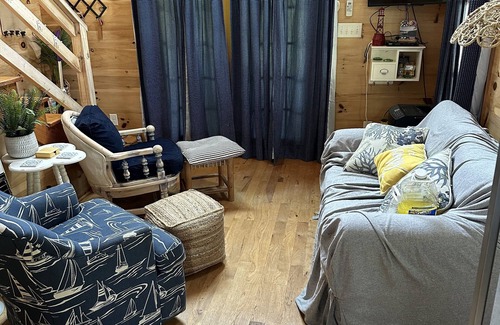Stonewall Cabina | Peaceful Cabin near Bay River Pet-friendly!