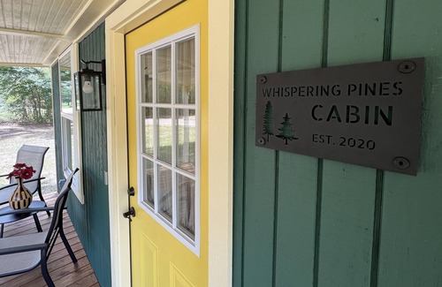 Navasota Cabina | Peaceful cabin with King bed, WiFi, kitchen, fire pit. No extra fees!