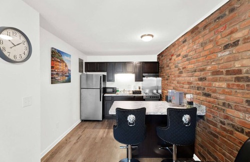 Sterling Heights Apartamento | Peaceful & Central Abode ~ WiFi ~ Pet Friendly!