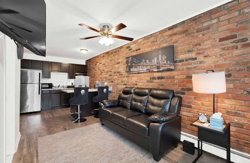 Sterling Heights Apartamento | Peaceful & Central Abode ~ WiFi ~ Pet Friendly!