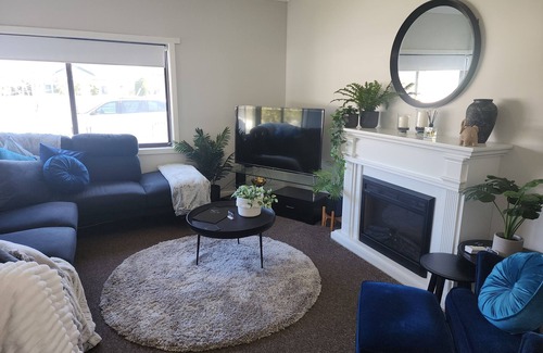Morwell Casa | Peaceful, centrally located, 2 bedroom cottage minutes walk to Morwell CBD.