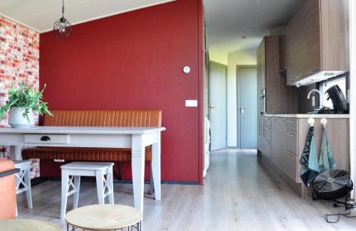 Haulerwijk Chalet De Esquí | Peaceful Chalet Close to Norg