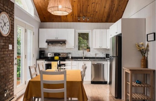 Lac-Sergent Casa | Peaceful Chalet w/ Hot Tub & Private Lake Access