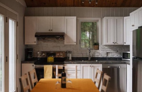 Lac-Sergent Casa | Peaceful Chalet w/ Hot Tub & Private Lake Access