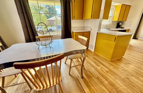 Woodstock Casa | Peaceful and charming 3 Bedroom house. Fenced Yard. Wifi Pets stay for free!