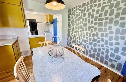 Woodstock Casa | Peaceful and charming 3 Bedroom house. Fenced Yard. Wifi Pets stay for free!
