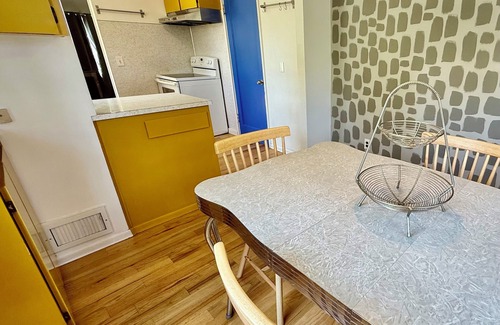 Woodstock Casa | Peaceful and charming 3 Bedroom house. Fenced Yard. Wifi Pets stay for free!