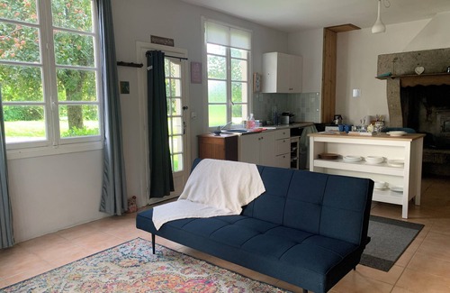 Sourdeval Cabaña | Peaceful, charming gîte in Normandy - pets welcome.