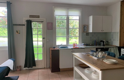 Sourdeval Cabaña | Peaceful, charming gîte in Normandy - pets welcome.