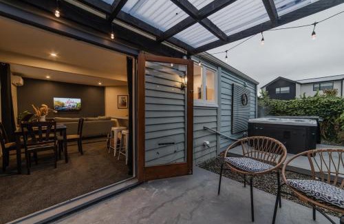 Christchurch Casa | Peaceful City Cottage & Hot Tub