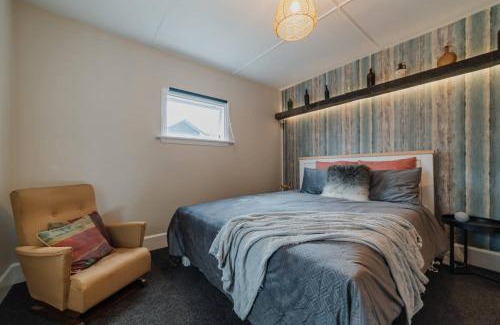 Christchurch Casa | Peaceful City Cottage & Hot Tub