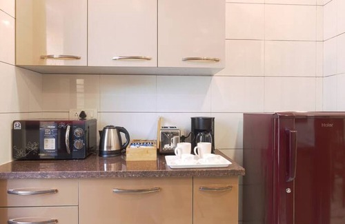 Sushant Lok Apartamento | Peaceful City Paradise w King Bed Tub