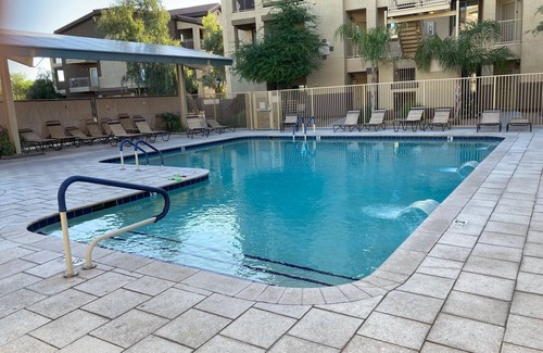 Parkwood Ranch Condominio | Condominio tranquilo en comunidad cerrada. Estilo de apartamento, planta principal.