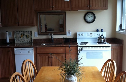 Provincetown Condominio | Condominio tranquilo, espacioso, a pie de la ciudad y el mercado