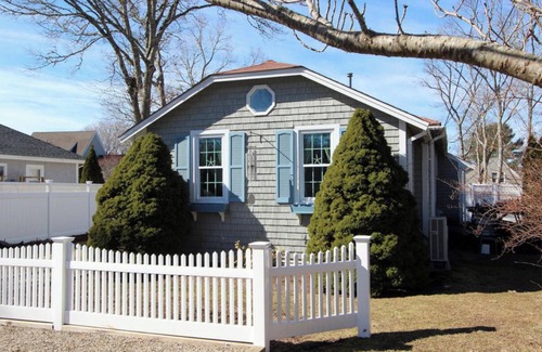 Osterville Casa | Peaceful Cottage in the Heart of Osterville Village Walk to Shops & Restaurants