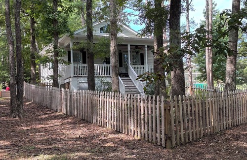 Durham Cabaña | Peaceful cottage on a working horse farm