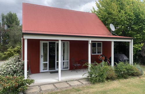 Renwick Cabaña | Tranquila cabaña rodeada de jardines en la ruta del vino Marlborough