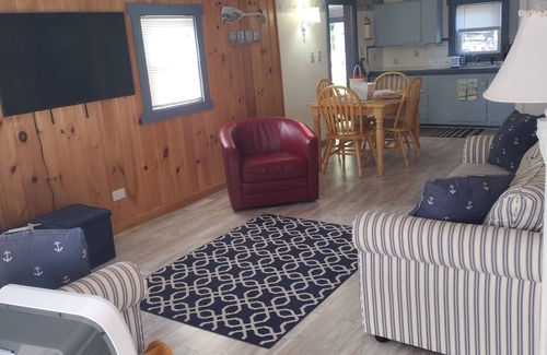 East Wareham Cabaña | Peaceful Cottage with Pond/Lake minutes from Cape Cod
