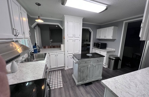Townville Casa | Peaceful country living by the lake