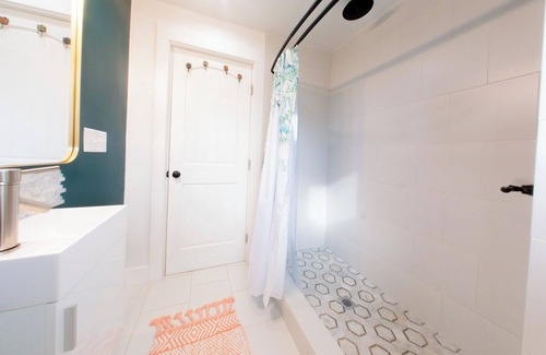 Oakley Apartamento | Peaceful Couples Retreat, 2 minutes from the Biltmore