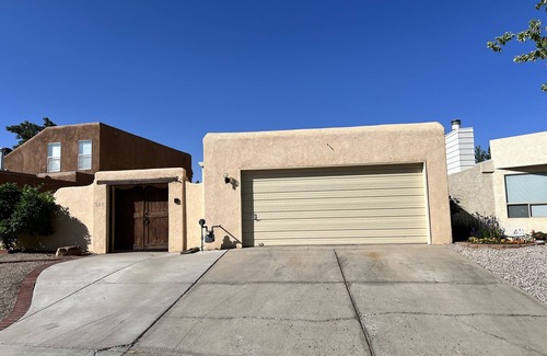 Northeast Heights Casa | Peaceful Courtyard Haven in Albuquerque's NE Heights, with Garage