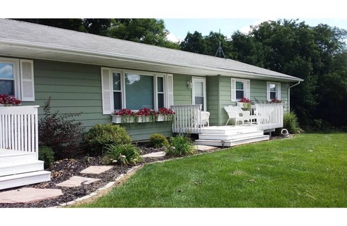 Pilot Grove Cabaña | Peaceful Cozy Cottage in Southern Iowa