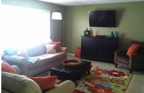 Pilot Grove Cabaña | Peaceful Cozy Cottage in Southern Iowa