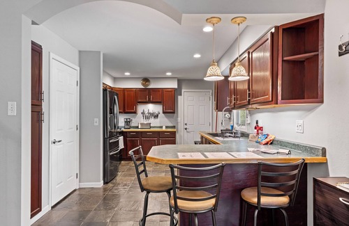 St. Charles Casa | Peaceful Cozy Home with Well Equipped Kitchen, WiFi, & King Bed in St Charles