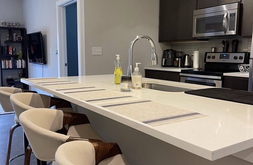 Galindo Apartamento | PEACEFUL / COZY & LARGE 1 BEDROOM APT GROUND FLOOR W/ OUTDOOR SPACE