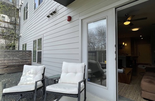 Galindo Apartamento | PEACEFUL / COZY & LARGE 1 BEDROOM APT GROUND FLOOR W/ OUTDOOR SPACE
