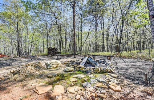 Stokes Casa | Peaceful Danbury Getaway - 3 Mi to Hanging Rock!