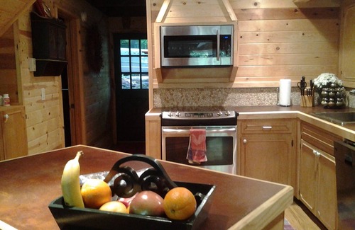 Rhododendron Chalet De Esquí | - Cabina ecléctica pacífica, WiFi, bañera de hidromasaje, se admiten mascotas