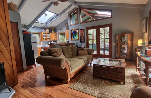 Volcano Apartamento | Peaceful & Elegant Treetop Hideaway in Volcano Village