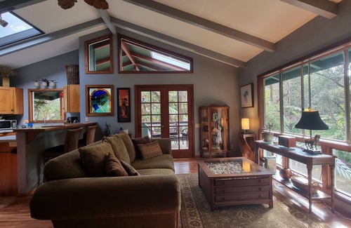 Volcano Apartamento | Peaceful & Elegant Treetop Hideaway in Volcano Village