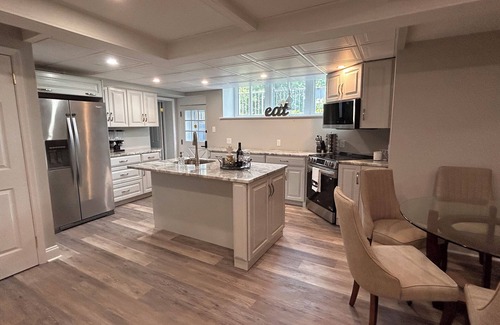 Ephrata Apartamento | Peaceful escape! PRIVATE 1BR apt w/ stone FP, pool & pickleball court.