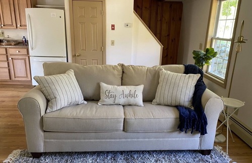 East Greenwich Cabaña | Peaceful Escape - Cozy Cottage at Honey Rock Farm