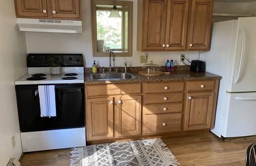 East Greenwich Cabaña | Peaceful Escape - Cozy Cottage at Honey Rock Farm