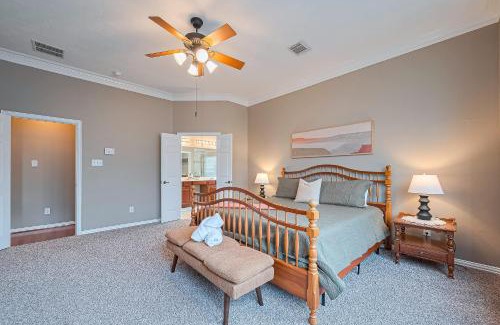 Conroe Casa | Peaceful Exec Home w Office Near Everything