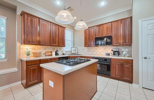 Conroe Casa | Peaceful Exec Home w Office Near Everything