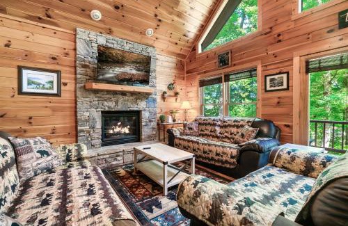 Wears Valley Casa | Peaceful Family Cabin with Hot Tub, Game Room, & More!