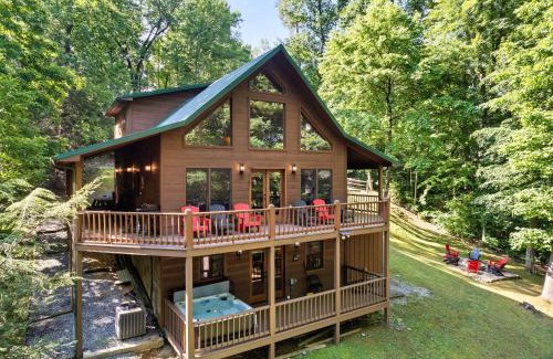 Wears Valley Casa | Peaceful Family Cabin with Hot Tub, Game Room, & More!