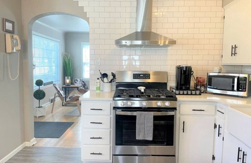 Cedar Rapids Casa | Peaceful Farmhouse Style-Czech Village/Newbo Area